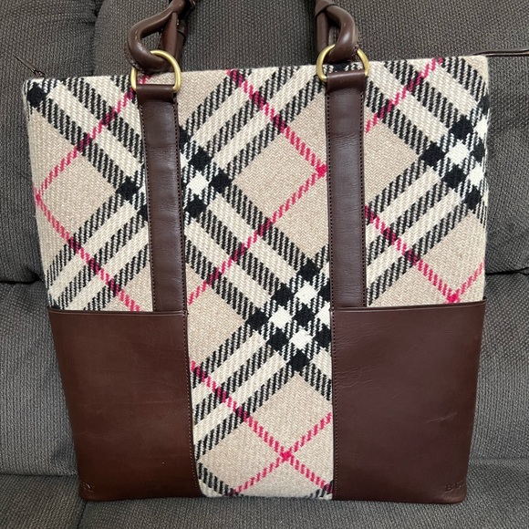 Burberry tote - Picture 2 of 9